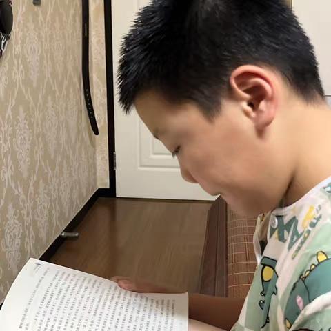 书香家庭——亲子共读《闪闪的红星》