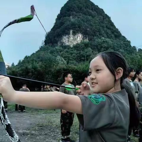 学校：黔江区人民小学     班级：二年级五班    学生：谢佳瑾    班主任：张洪霓。