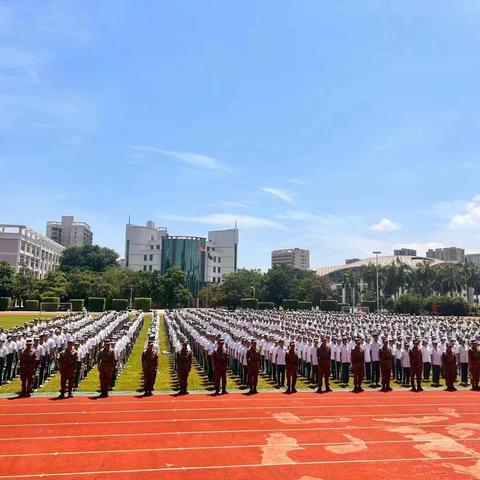 磨练意志，挑战自我--海南华侨中学高二22班军训