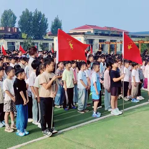 党建引领 | 金秋筑梦启新篇，红色基因代代传——芦柞镇中心小学开展校长上好“思政第一课”活动