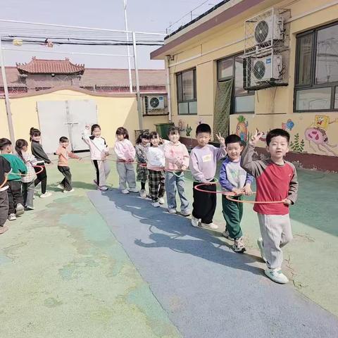 户外游戏快乐跳圈圈——磨汊港小学附属幼儿园
