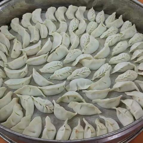 巧手包饺子 欢乐庆元宵