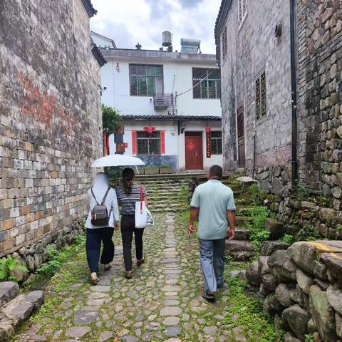 情系困难群众 走访传递温暖