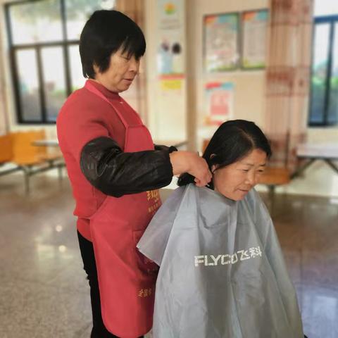 情暖桑榆，“头”等关怀