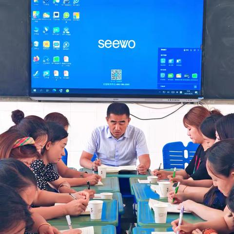 以“新”聚力，共“英”未来——英语教研团队新学期会议