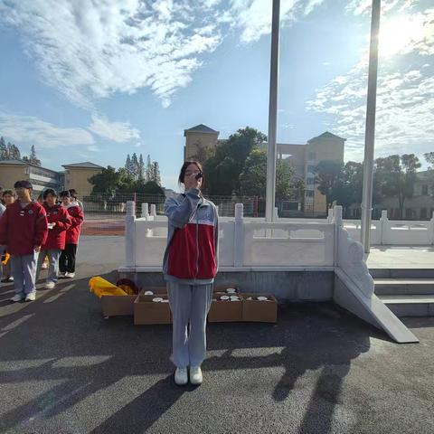 君山中学第6期升旗仪式：以旗为引，笃行向前