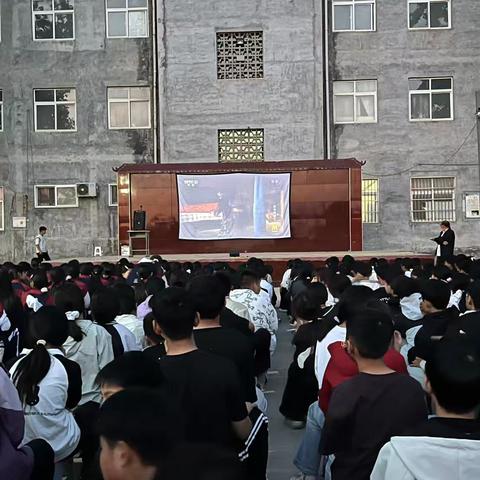 光影润心，书香筑梦｜齐街镇第一初级中学组织观看励志电影《念书的孩子》
