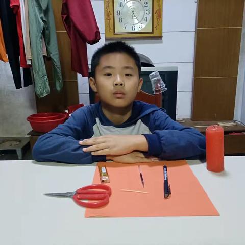 《纸片剪成这样，点燃蜡烛🕯后它就能翩翩起舞》