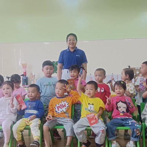 家长进课堂 ，携手共成长--海口市滨涯幼儿园教育集团金盘一分园小一班家长进课堂活动