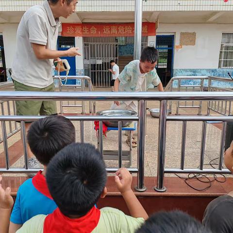 龟山小学2025年9月开展防溺水演练