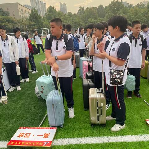 少年心怀凌云志，英姿飒爽露锋芒——记新历城五中2023级初一四班新生军训