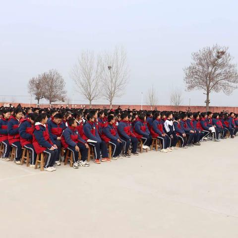 【开学典礼】龙行龘龘启新程 欣欣向“龙”奔未来——吕寨中学开学典礼暨上学期表彰大会
