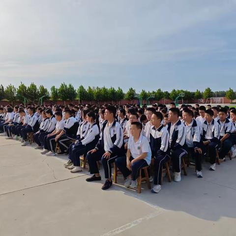 好风凭借力，我要上青云！——吕寨中学九年级教育大会暨上学期期末表彰大会