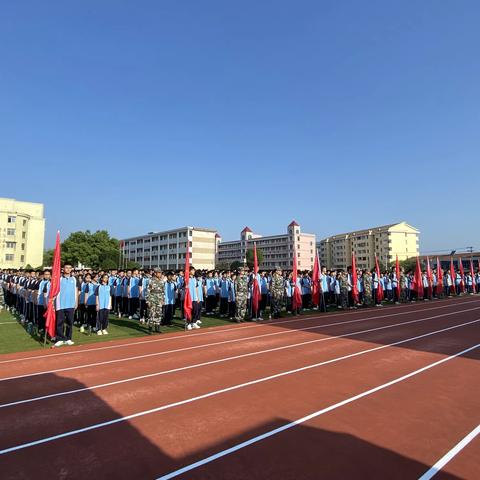 以军训之名，赴青春之约；军训军训，最闪亮的青春！