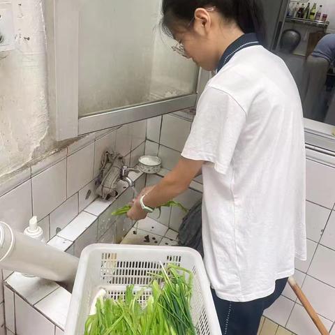 五一里的家务课：平凡劳动最动人