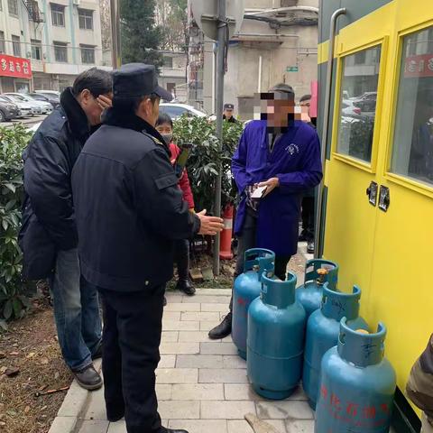违规存放液化气钢瓶？查！