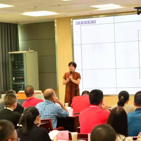 名师引领指方向，同行交流取真经——梅州市中学地理学科带头人高级研修班简报（五）