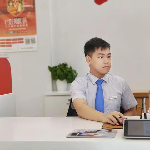 英德广德园支行服务明星——梁建伟