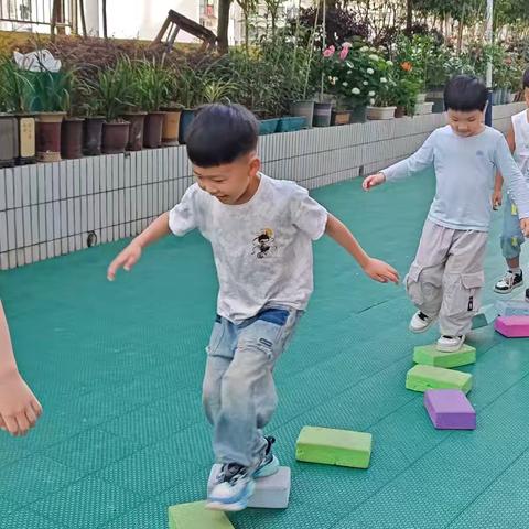 幼儿园户外欢乐时光