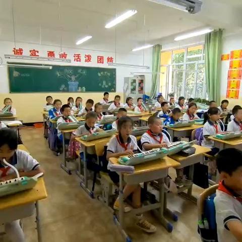 双减背景下小学音乐美育教育策略和教学方法的研究——课堂瞬间