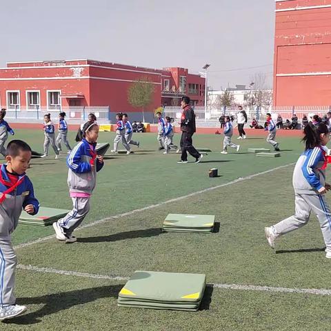 共研新课标   赋能新课堂     ——伊犁州小学体育与健康专题交流研讨活动