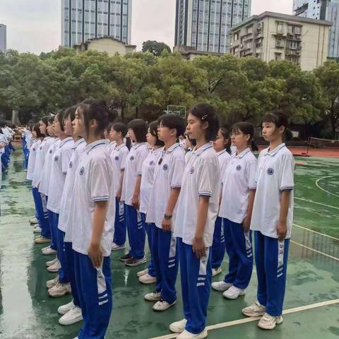 以军训之名，赴青春之约；军训军训，最闪亮的青春！