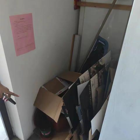 【环秀街道】佳源都市社区联合多方共同发力 开展楼道堆物整治，共建社区美好家园