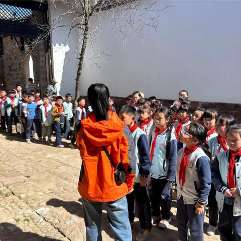 清明草木情——实验小学小毛虫教室传统扎染体验课程纪实