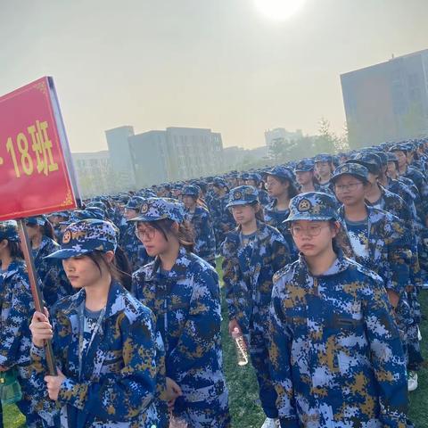 学军人风采，强自身素质——新生国防教育纪实