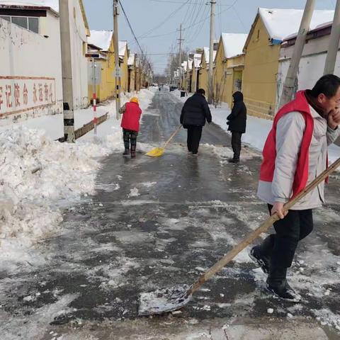 冬雪弥漫时，除冰清雪忙—于店村志愿扫雪行动纪实