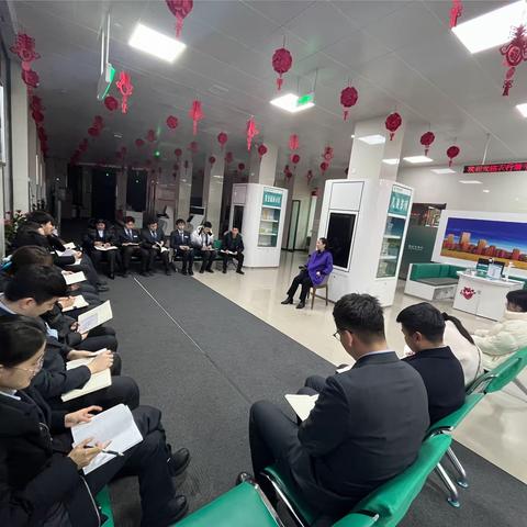 靖宇支行召开市行青年员工pk赛第七期周例会