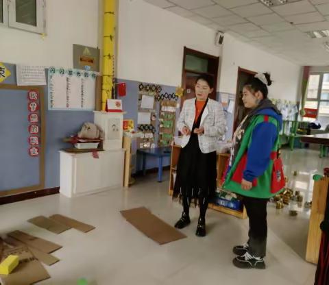 奇台县第六幼儿园与109社区幼儿园 现场指导、互动走访