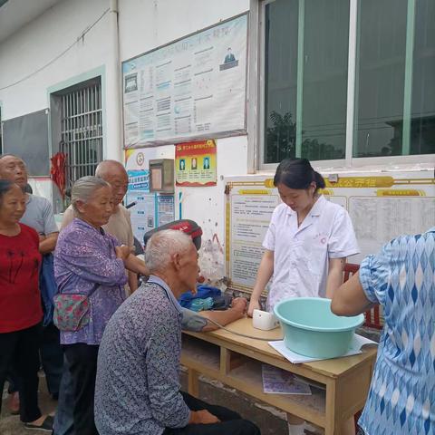 “小满村新时代文明实践站”开展“文明健康义诊”志愿服务活动