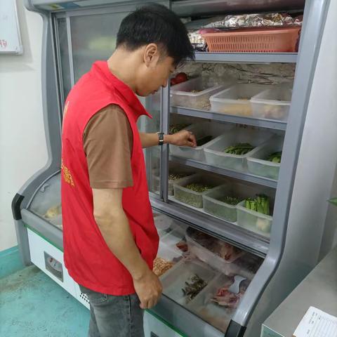 “小满村新时代文明实践站”开展食品安全检查志愿服务活动