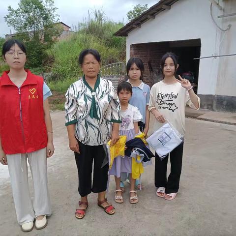 “小满村新时代文明实践站”开展“关爱留守儿童 传递幸福温暖”志愿服务活动