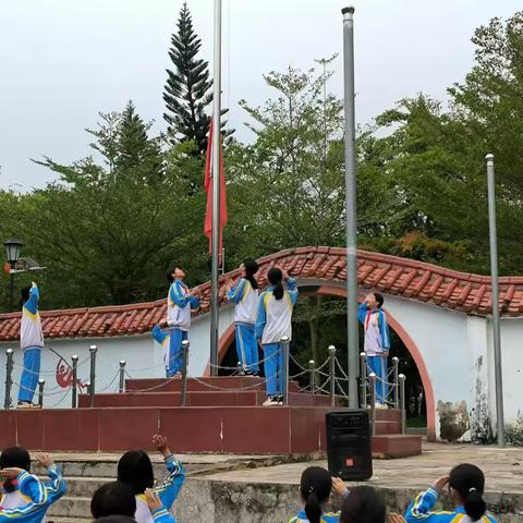 “拉起心中防火线，筑起安全防火墙”洛基小学升旗仪式