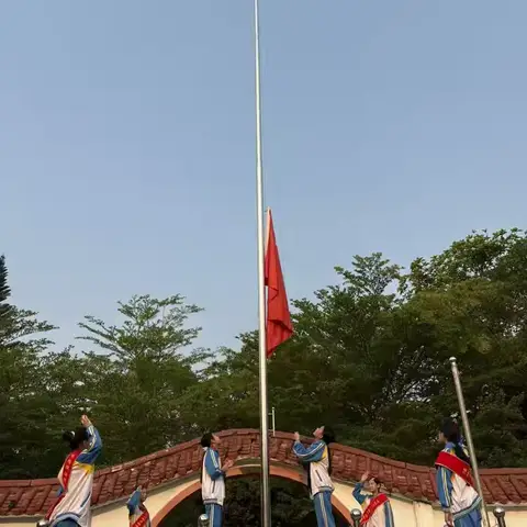 “交通安全，幸福回家”洛基小学第八周升旗仪式