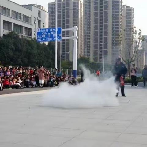 亳州师专附小仁和路校区：以练为“战”  防患未“燃”消防安全应急演练活动