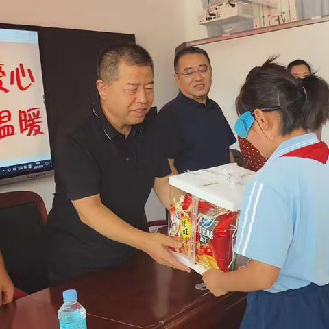 “汇聚微光 温暖童心”——让每个梦想都发芽！