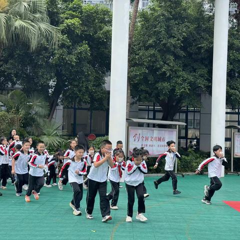 消防演练进校园防火安全记心间——耀华实验学校小学一部