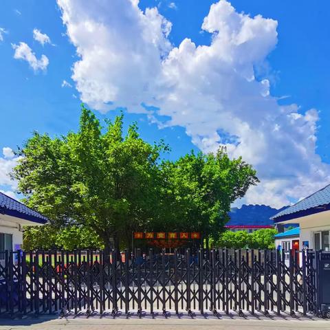 启智润心谱新篇   筑梦起航向云端﻿        ——尼勒克县第二小学2023年一年级新生入学仪式