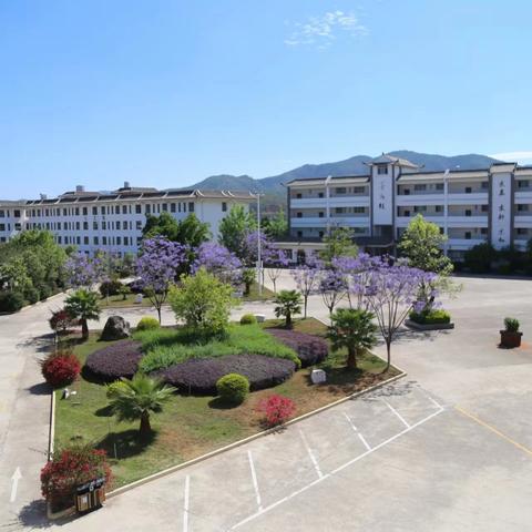 聚焦教育办实事  点亮民生新希望 ——峨山小街党工委资助峨山小街中学校园改造建设