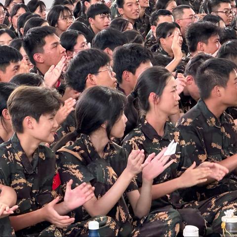 烈日照青春，逐梦正当时---记海南屯昌思源实验中学高一（2）班新生军训第四天