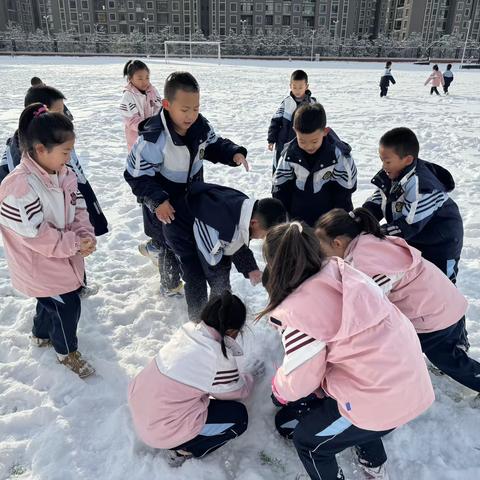 邂逅初雪、童心雪乐——记绿叶6班与雪的故事