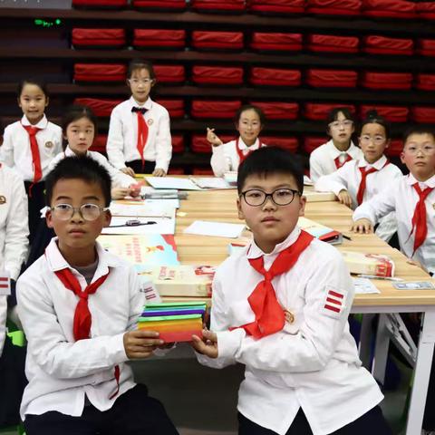 书写春联传年味，勇攀高峰展风采｜遂昌县妙高小学303中队蓝鑫辰寻找年味活动