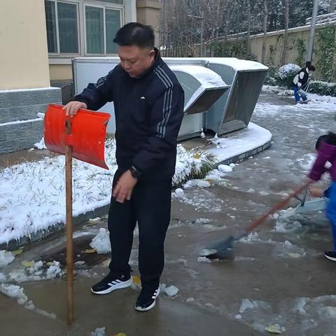 【邯郸市第六中学】风雪袭校园   扫雪暖人心—邯郸市第六中学扫雪活动纪实