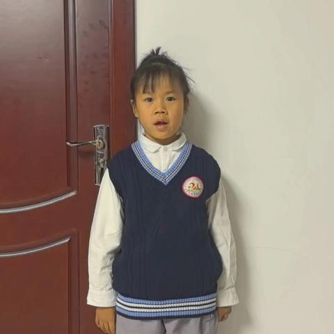 一年级7班胡宸溪，学习唱红歌