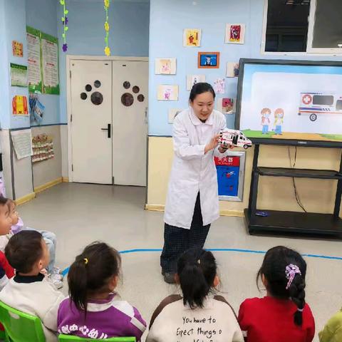 家园共育的多彩实践——里则街道中心幼儿园家长进课堂活动