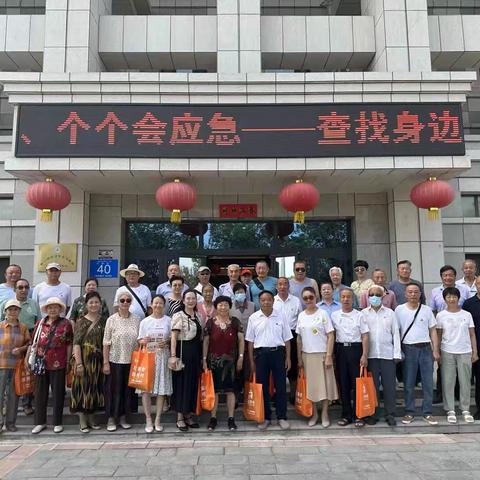 红山街道24社区开展养老体验活动