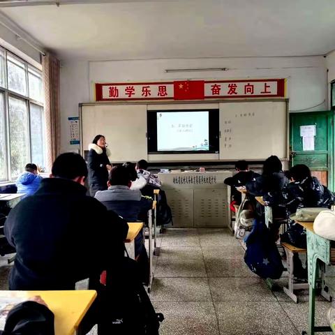 践行新课标，构建新课堂                建始县三里乡槐坦中心小学